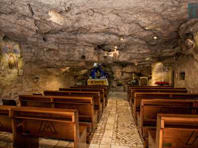 Entriamo dunque nel luogo di culto, ritrovandoci in un ambiente fortemente suggestivo...